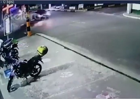 Vídeo: Homem foge após atropelar e matar motociclista no Amazonas