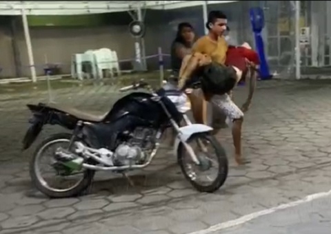 Jovem é executado a tiros em frente à casa da namorada em Manaus