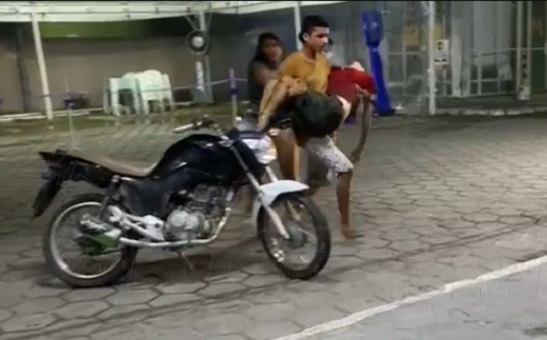 Jovem é executado a tiros em frente à casa da namorada em Manaus