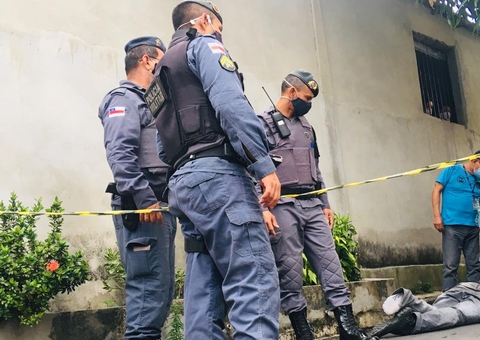 Homem é brutalmente assassinado em beco de Manaus