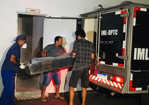 Homem é morto a tiros por dupla em moto em Manaus