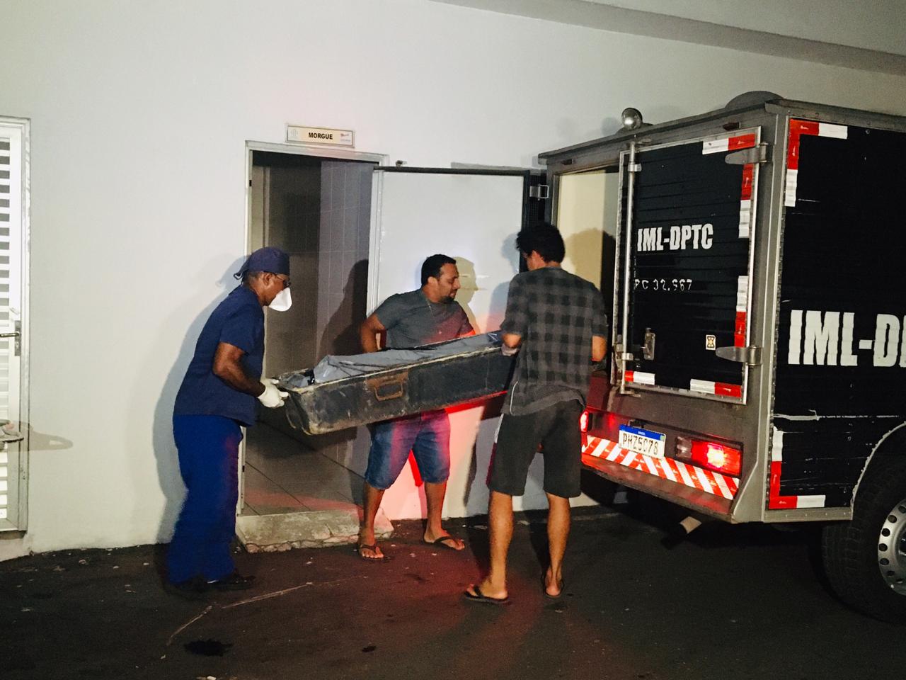 Homem é morto a tiros por dupla em moto em Manaus