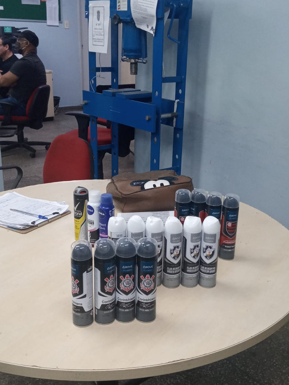 Mulher é presa após roubar desodorantes de mercadinho em Manaus 