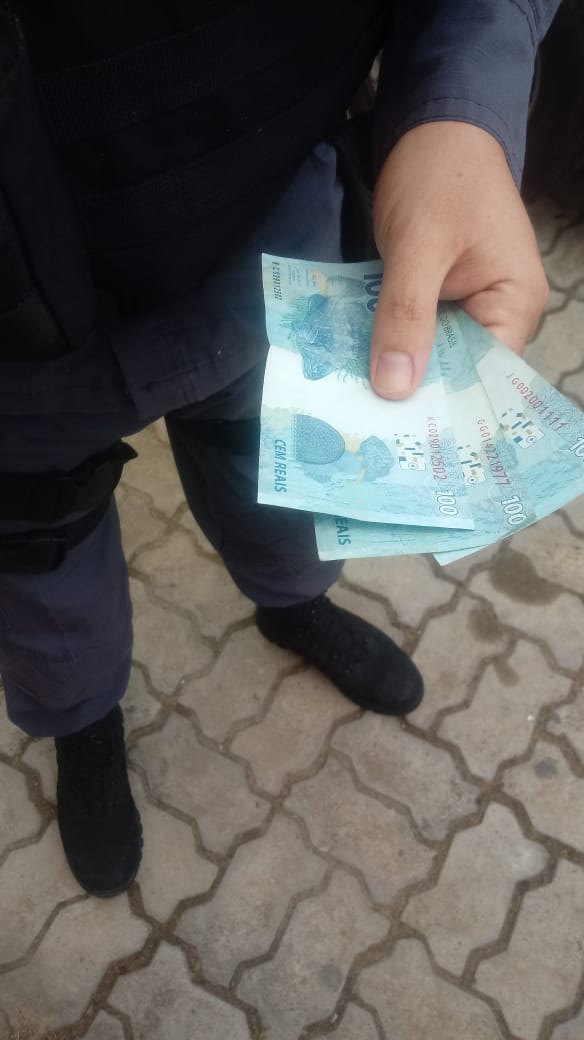 Dupla é presa após pagar corrida de Uber com cédula falsa em Manaus 