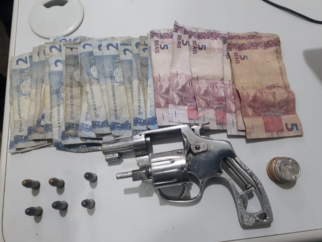 Homem é preso após ameaçar pessoas com arma de fogo em bar no Amazonas 