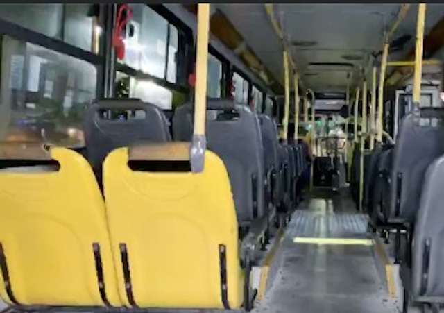 Criminosos invadem ônibus da linha 677 e anunciam assalto em Manaus