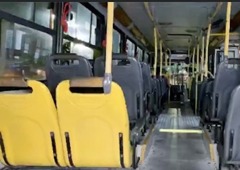 Criminosos invadem ônibus da linha 677 e anunciam assalto em Manaus