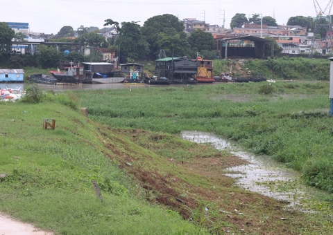 Trabalhadores encontram corpo sem cabeça e braços no igarapé de Manaus 