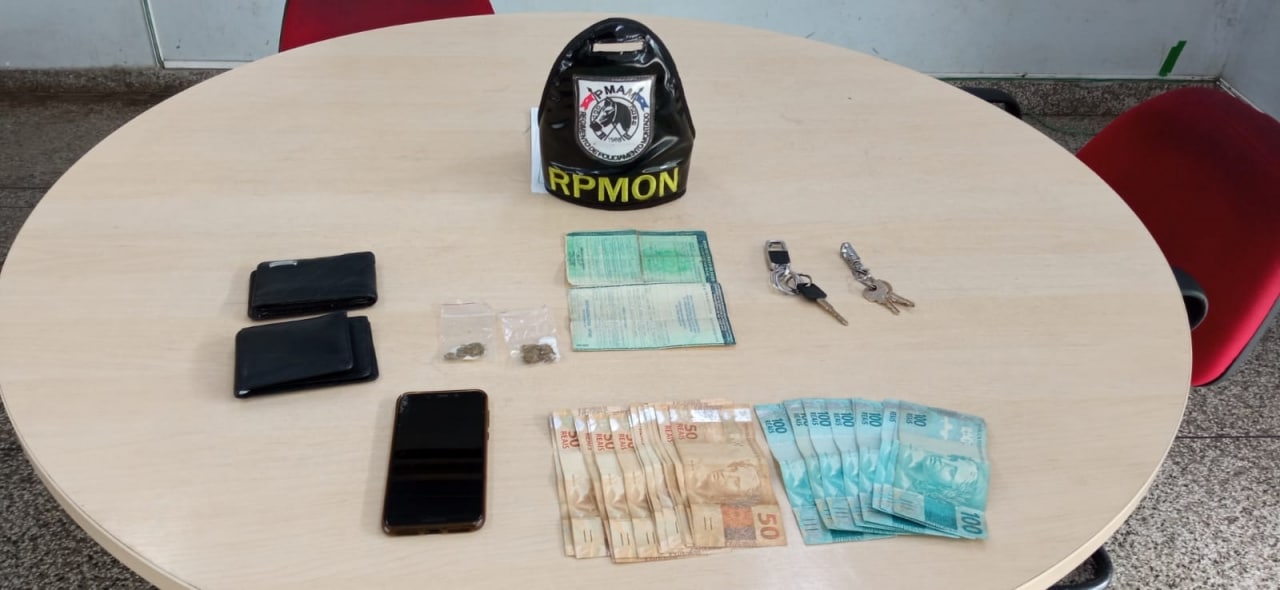 Após perseguição policial, dupla colide motocicleta e se dá mal em Manaus 