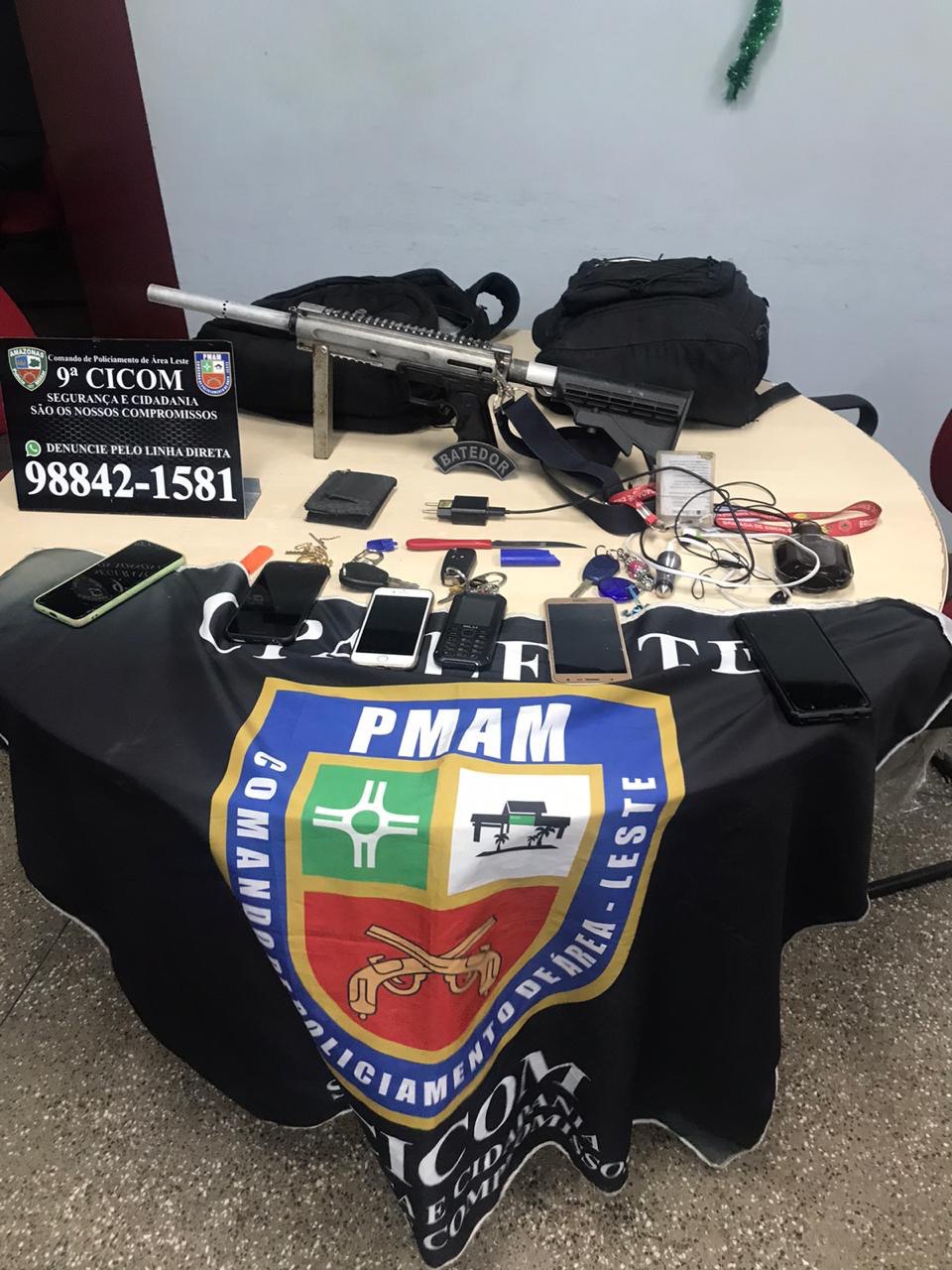 Grupo rouba carro, faz motorista refém e acaba preso após assalto em Manaus