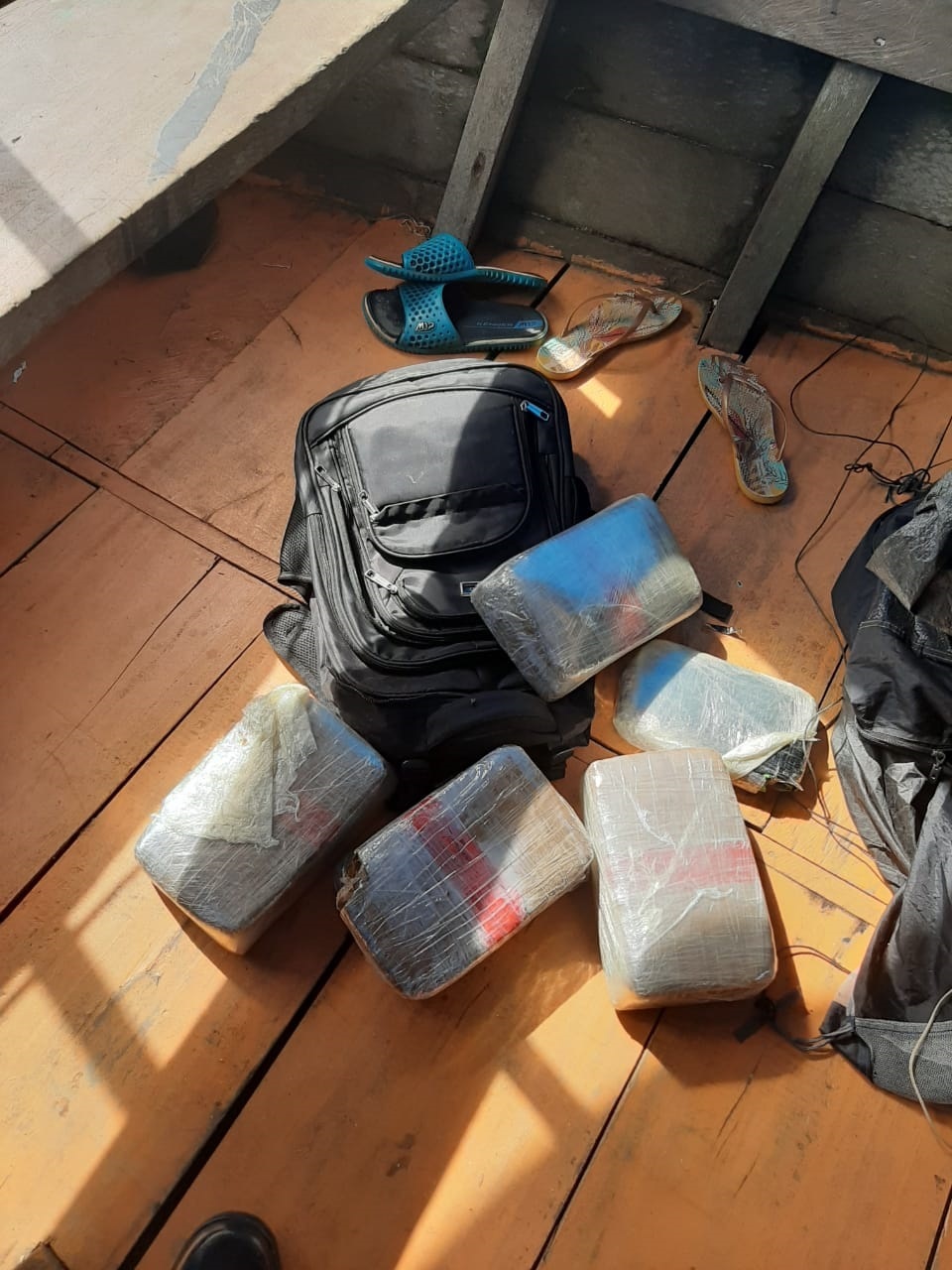 Trio é preso com tabletes de drogas no Amazonas 