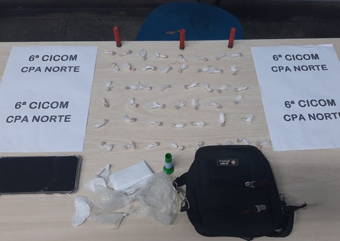 Jovem é preso e adolescente apreendida com drogas em área de mata em Manaus