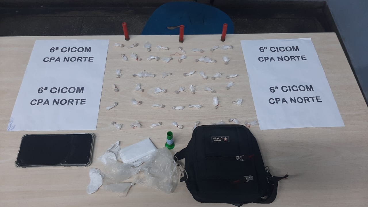 Jovem é preso e adolescente apreendida com drogas em área de mata em Manaus