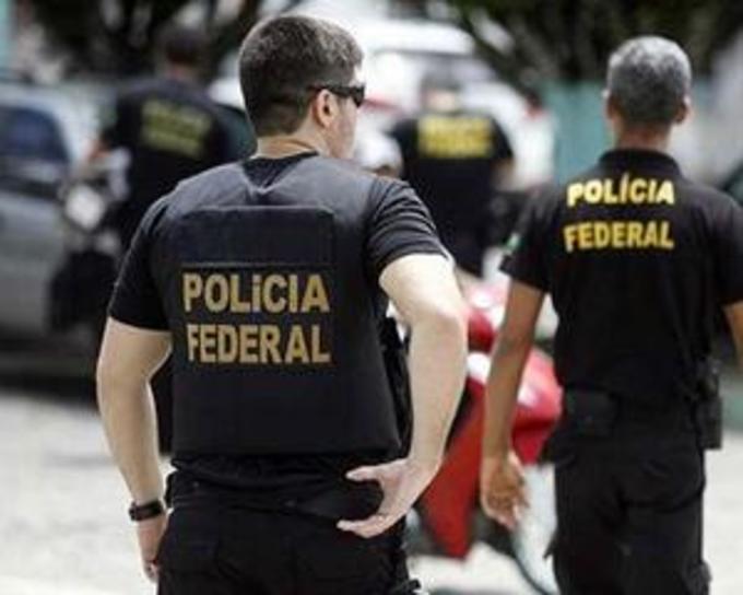 Polícia Federal investiga tráfico de drogas em aeronaves da FAB