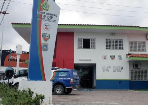 Ônibus alternativo é assaltado por dupla armada em Manaus 