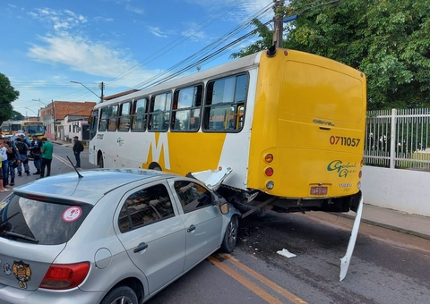 Motorista de app persegue e atropela assaltantes em avenida de Manaus