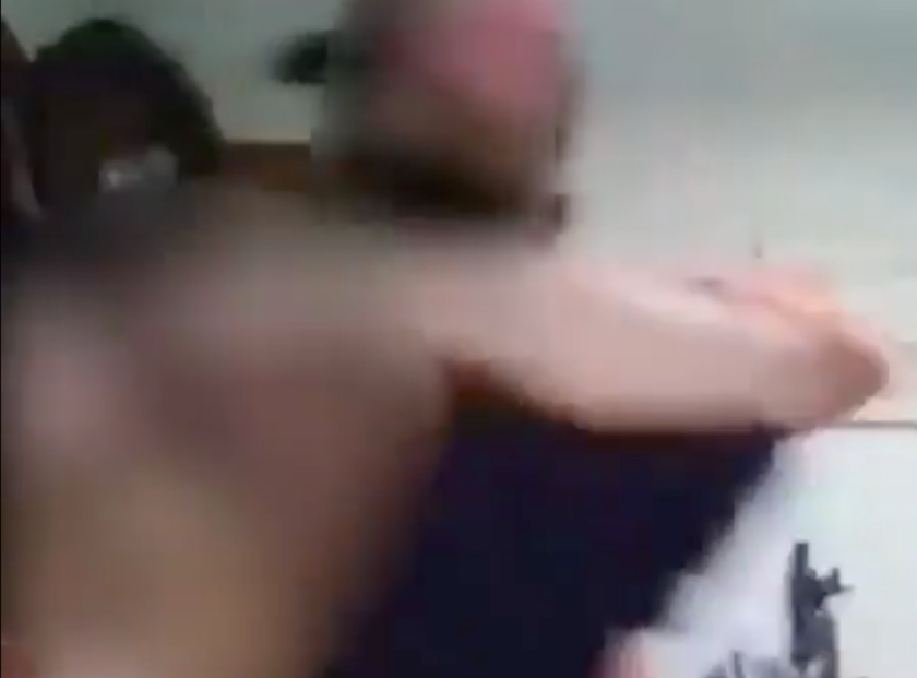 Professor é assaltado durante aula online e alunos presenciam cena; vídeo