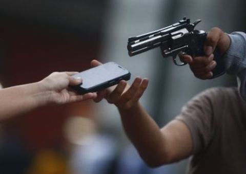 Jovem morre ao ser baleado por assaltante durante temporal em Manaus 