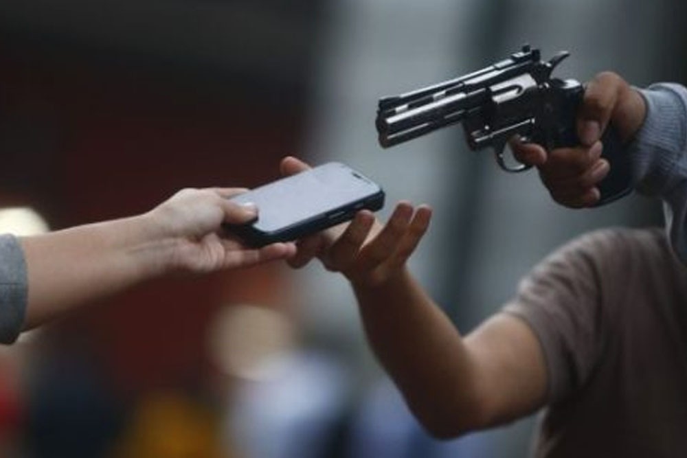 Jovem morre ao ser baleado por assaltante durante temporal em Manaus 