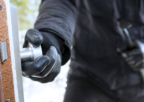 Homem leva tiro na cabeça ao tentar roubar casa de policial civil em Manaus