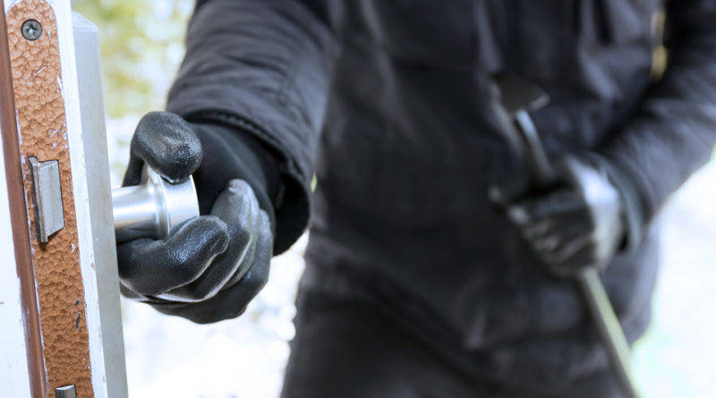Homem leva tiro na cabeça ao tentar roubar casa de policial civil em Manaus