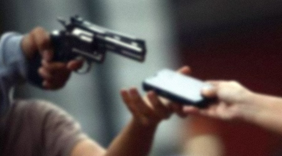 Criminosos invadem rota e assaltam trabalhadores em Manaus