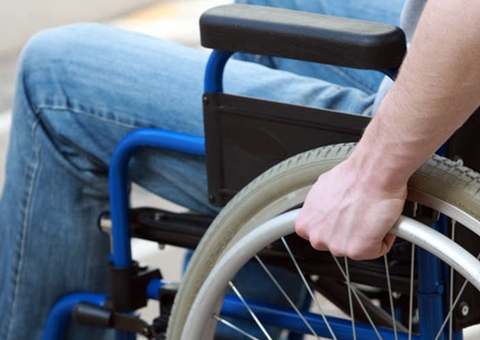 Cadeirante é abandonado e preso após participar de assalto em Manaus