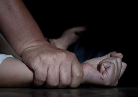 Casal é preso após estuprar adolescente que saía da igreja 