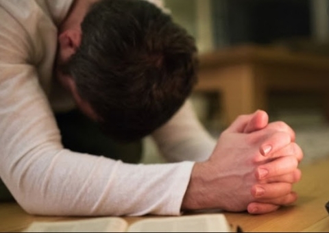 Pastor é assassinado na frente de fiéis durante culto 