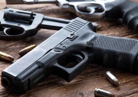 PM apreende adolescente com arsenal e prende 16 pessoas no Amazonas