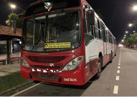 Dona de drogaria tem R$ 2 mil roubados durante assalto à ônibus em Manaus