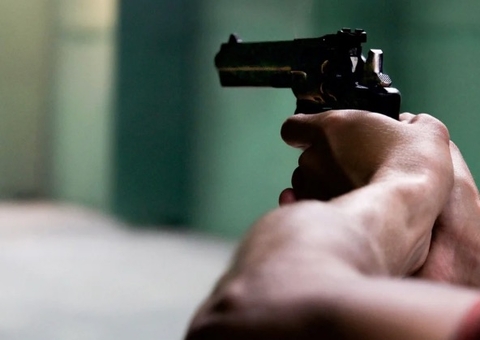 Sem informar motivo, homem sai atirando em avenida e mata um no Amazonas