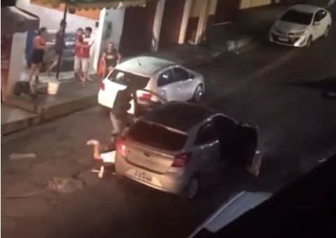 Vídeo mostra policial agredindo assaltante de motorista de app em  Manaus