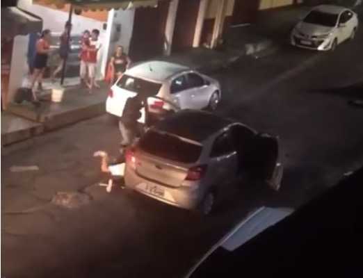 Vídeo mostra policial agredindo assaltante de motorista de app em  Manaus