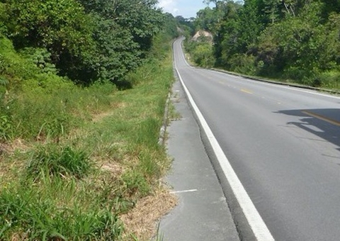 Mulher é arrastada de ponto de ônibus e forçada a filmar estupro em Manaus