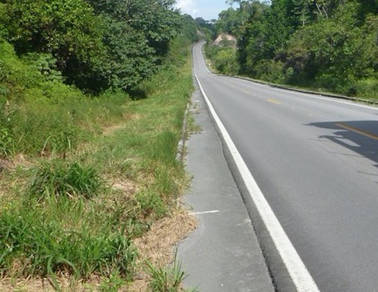 Mulher é arrastada de ponto de ônibus e forçada a filmar estupro em Manaus