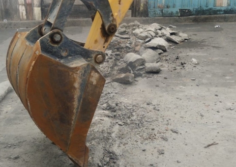 Facção constrói lombadas para dificultar acesso da polícia à ruas de Manaus