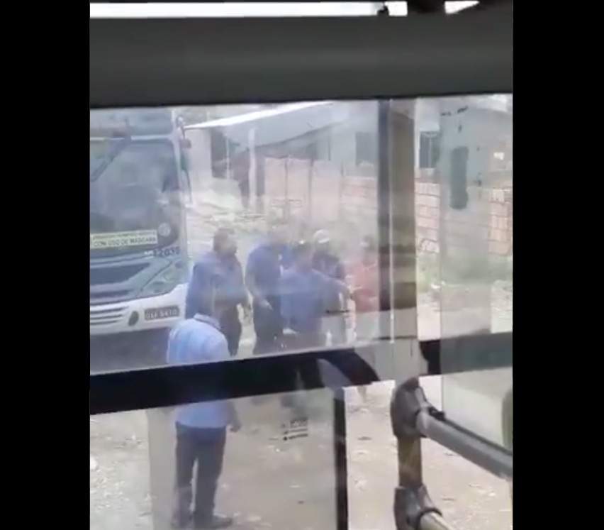 Vídeo mostra motorista de ônibus sendo agredido por comerciante em Manaus 