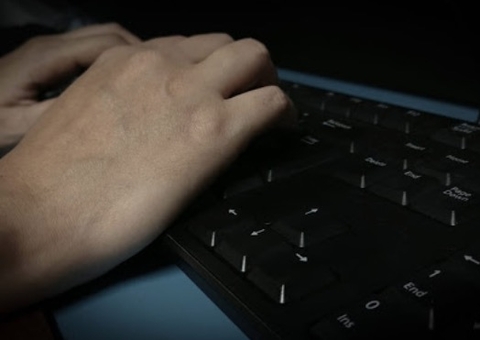 Professor é afastado do cargo em Manaus após fazer posts incitando estupro