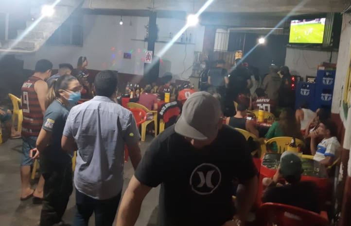 8 bares são fechados por aglomeração e descumprimento da Lei Seca em Manaus