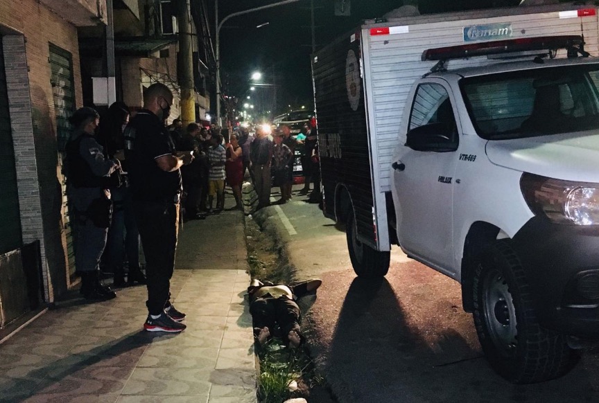 Homem é morto a tiros no meio de avenida em Manaus