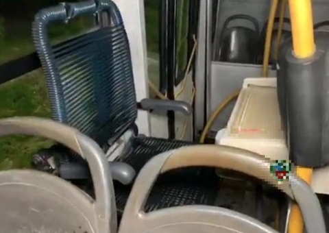 Passageiros são esfaqueados durante assalto a ônibus em Manaus 