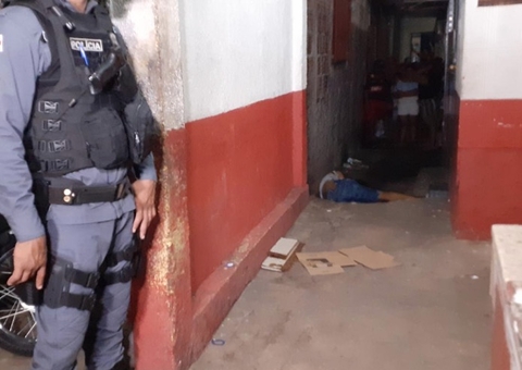 Jovem é assassinado com mais de 10 tiros em beco de Manaus