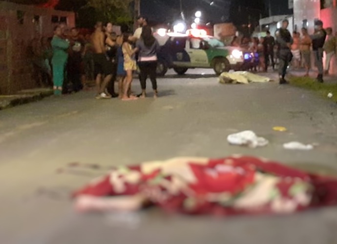 Casal é executado enquanto passeava em área vermelha de Manaus