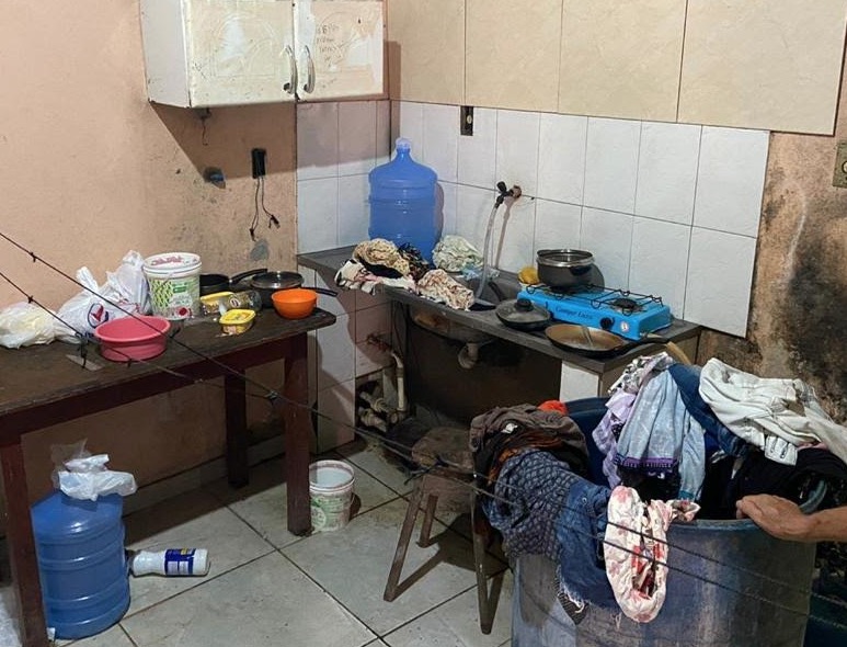 Polícia resgata mulher que se mantinha em cárcere junto com filha em Manaus