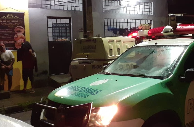 Homem é morto dentro do salão de beleza da esposa em Manaus