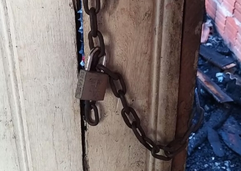 Irmãos morrem carbonizados após serem deixados trancados em casa