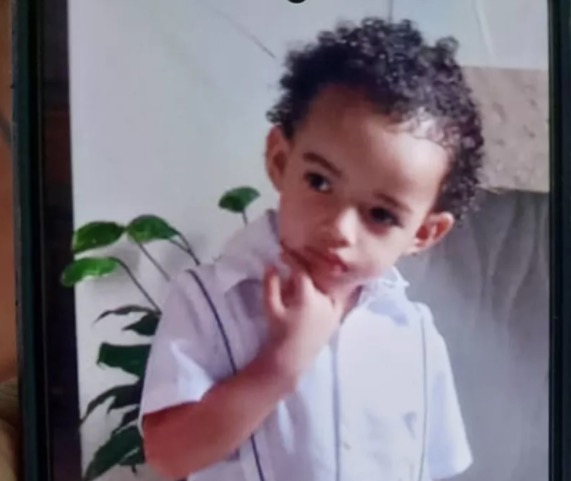 Menino de 2 anos desaparecido na véspera de Natal é encontrado em lixão