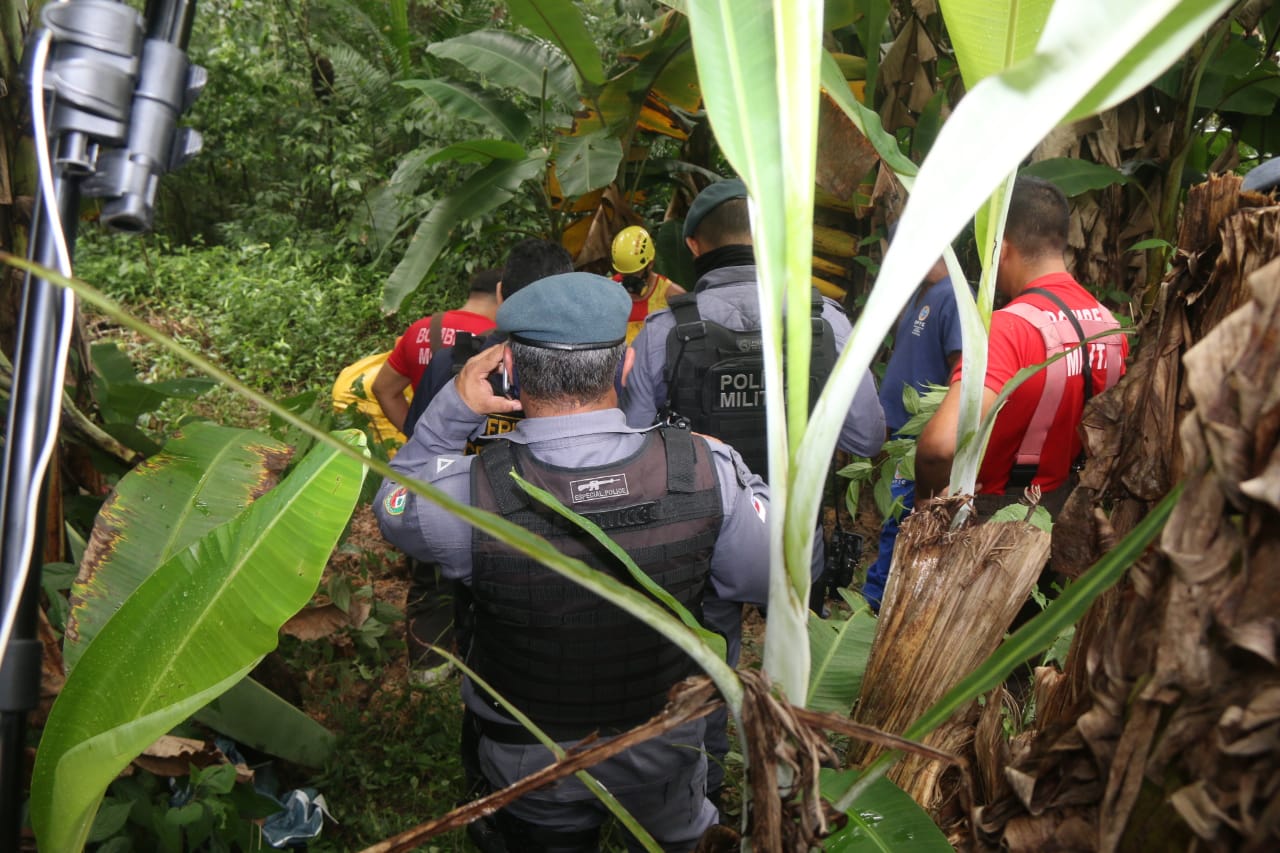 Corpo enterrado em matagal é encontrado em Manaus 