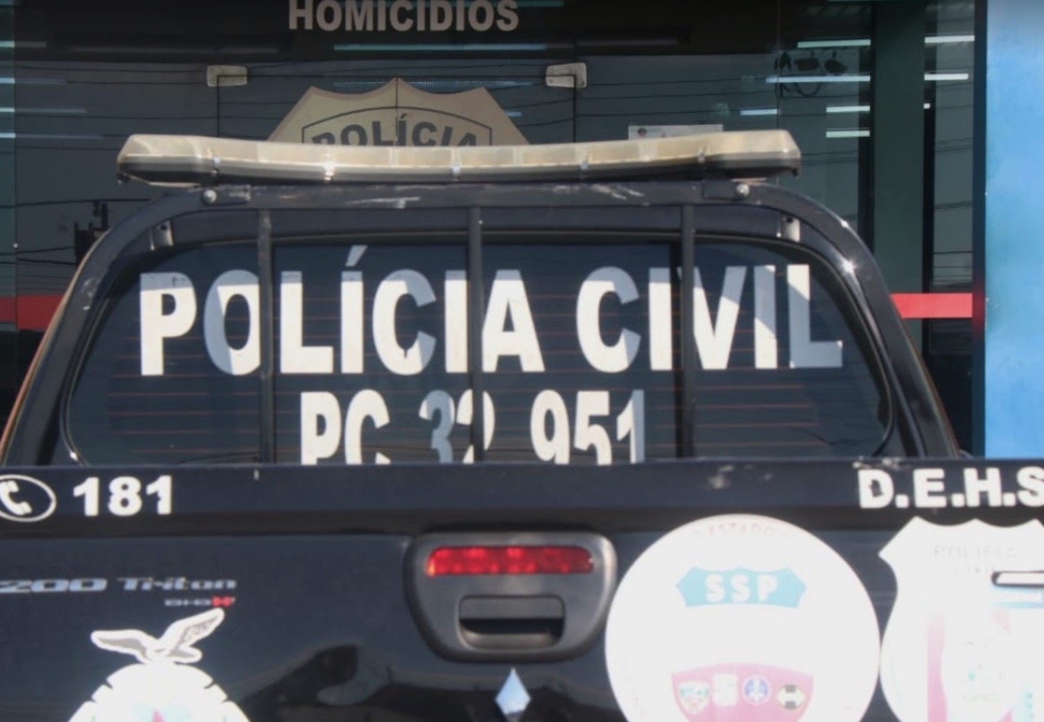 Mulher é crivada de balas por traficante em rua de Manaus